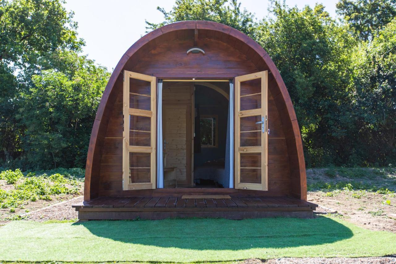 Hotel The Woolpack Glamping Maidstone Esterno foto